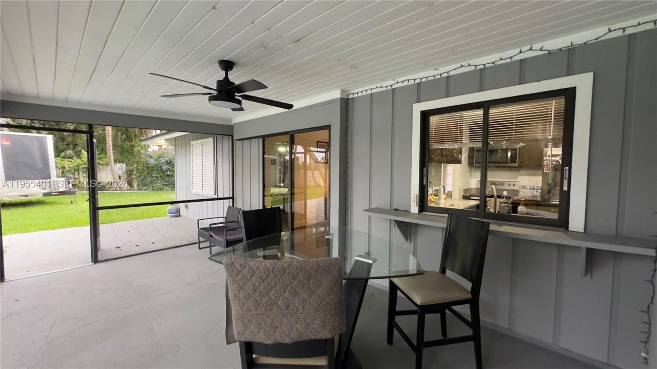 323 W Canterbury Dr W , Riviera Beach, FL 33407 Photo