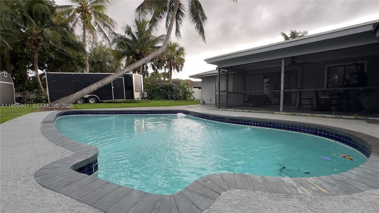 323 W Canterbury Dr W , Riviera Beach, FL 33407 Photo