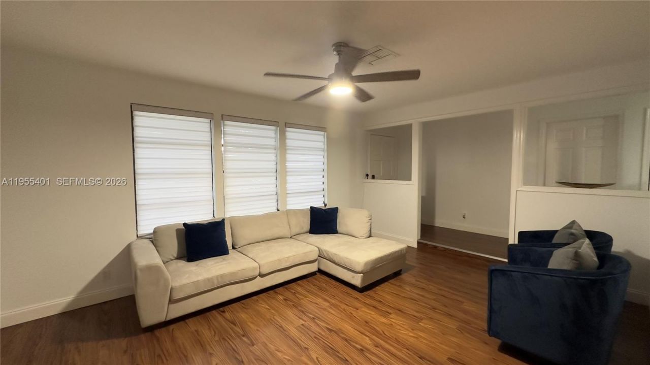 323 W Canterbury Dr W , Riviera Beach, FL 33407 Photo