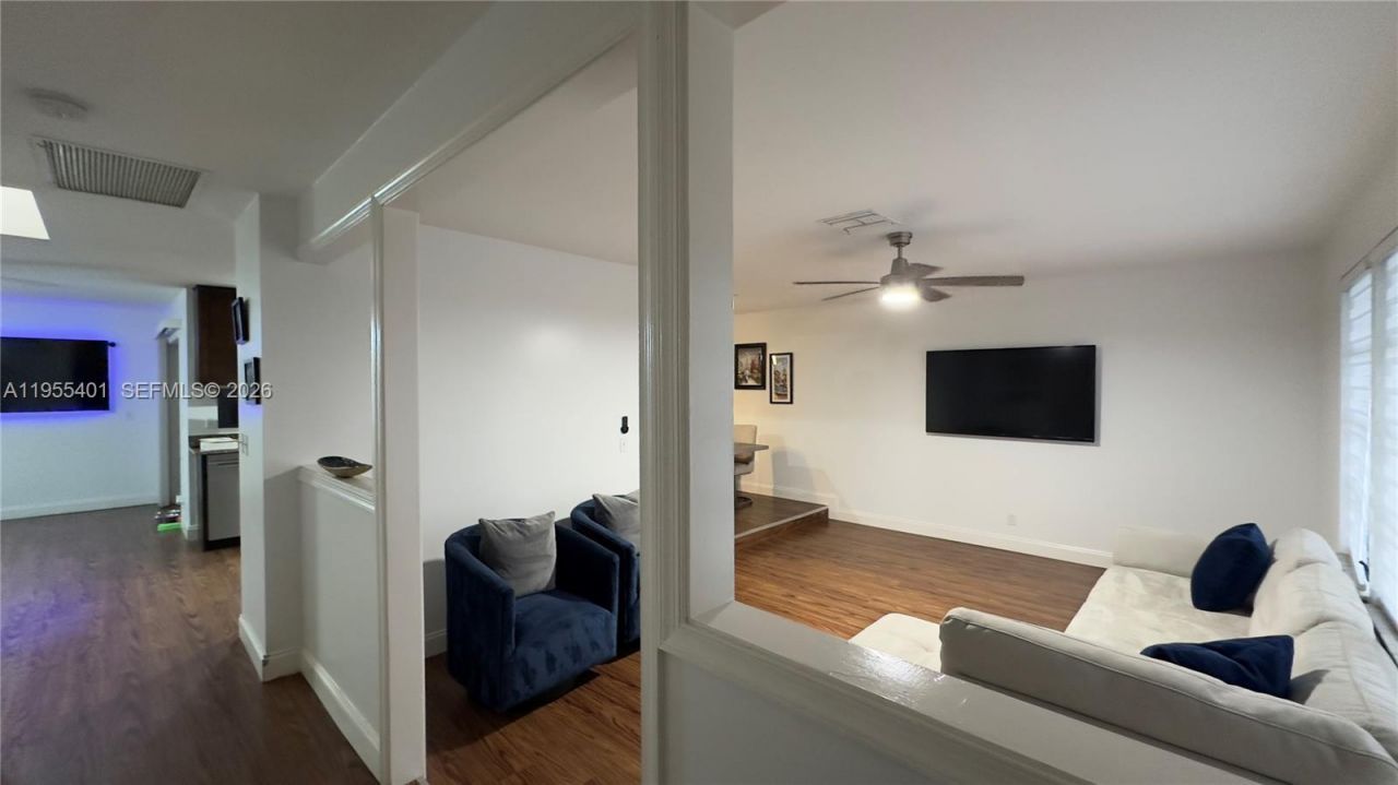 323 W Canterbury Dr W , Riviera Beach, FL 33407 Photo