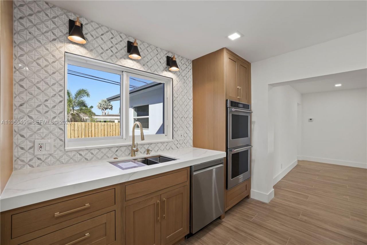 5641 NE 21st Ave, Fort Lauderdale, FL 33308 Photo