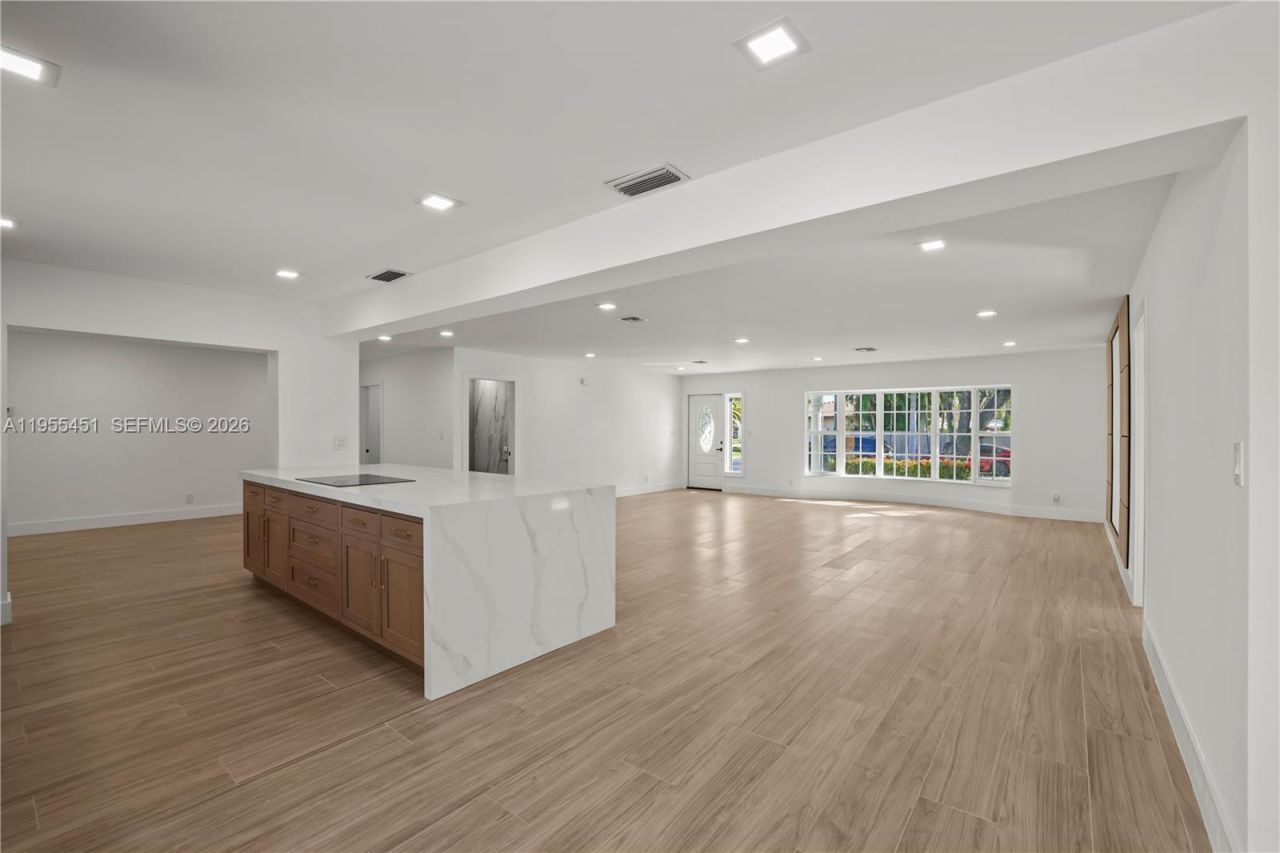 5641 NE 21st Ave, Fort Lauderdale, FL 33308 Photo