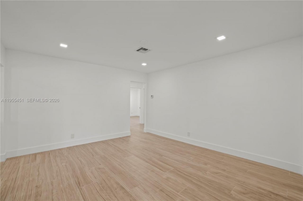 5641 NE 21st Ave, Fort Lauderdale, FL 33308 Photo