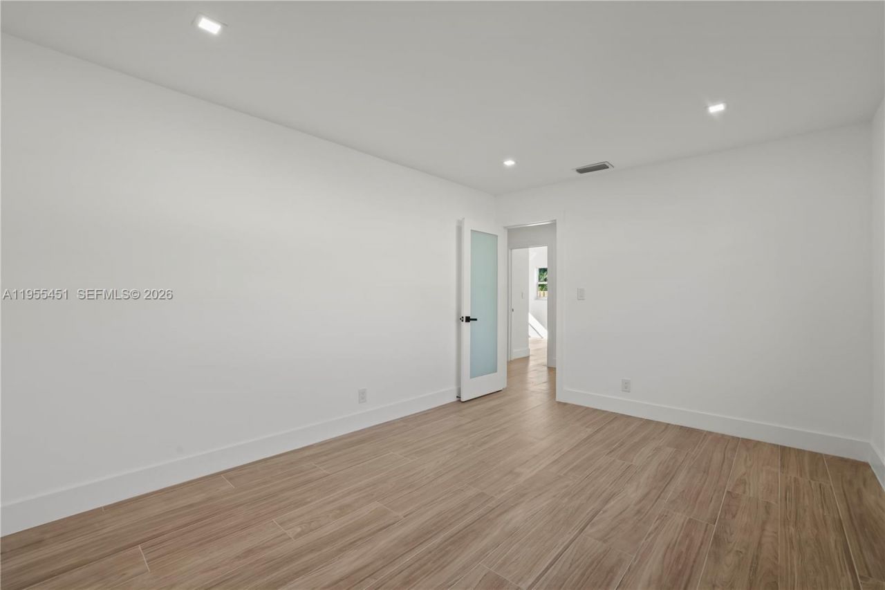 5641 NE 21st Ave, Fort Lauderdale, FL 33308 Photo