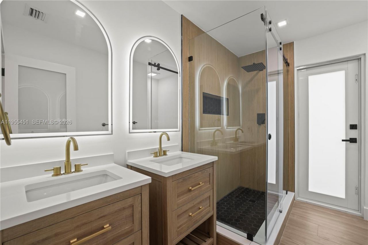 5641 NE 21st Ave, Fort Lauderdale, FL 33308 Photo