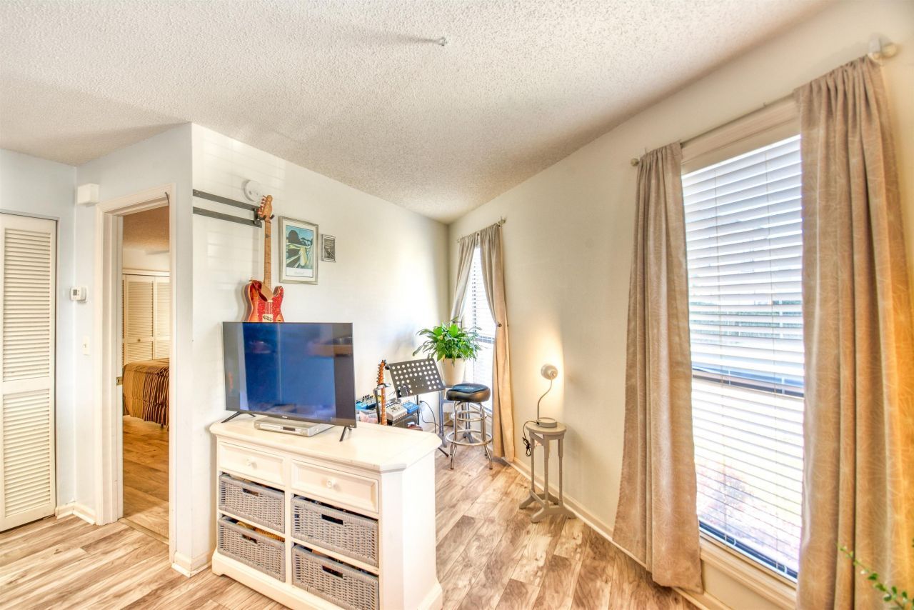 422 Tree Top Ct. Photo 10