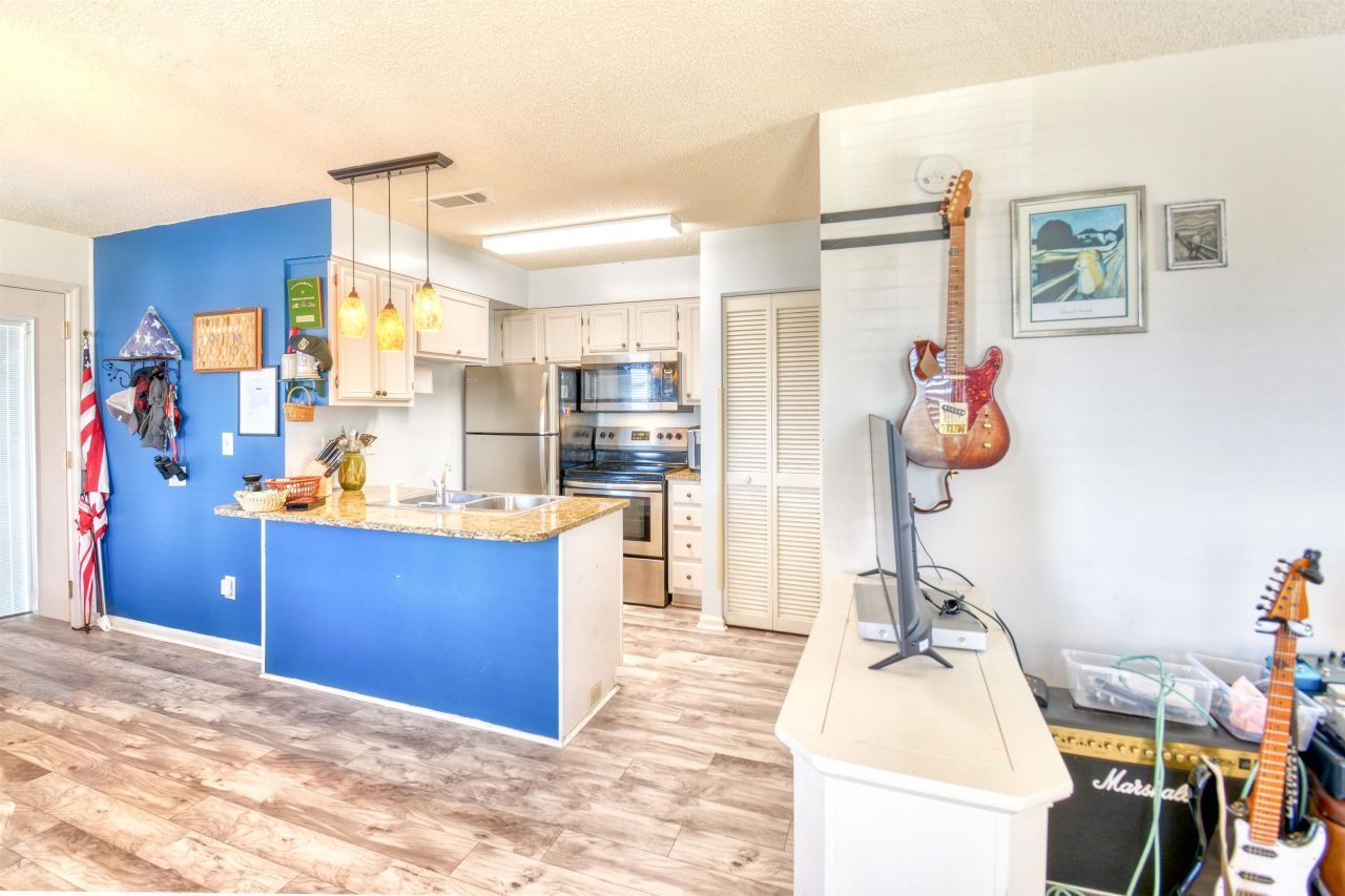 422 Tree Top Ct. Photo 12