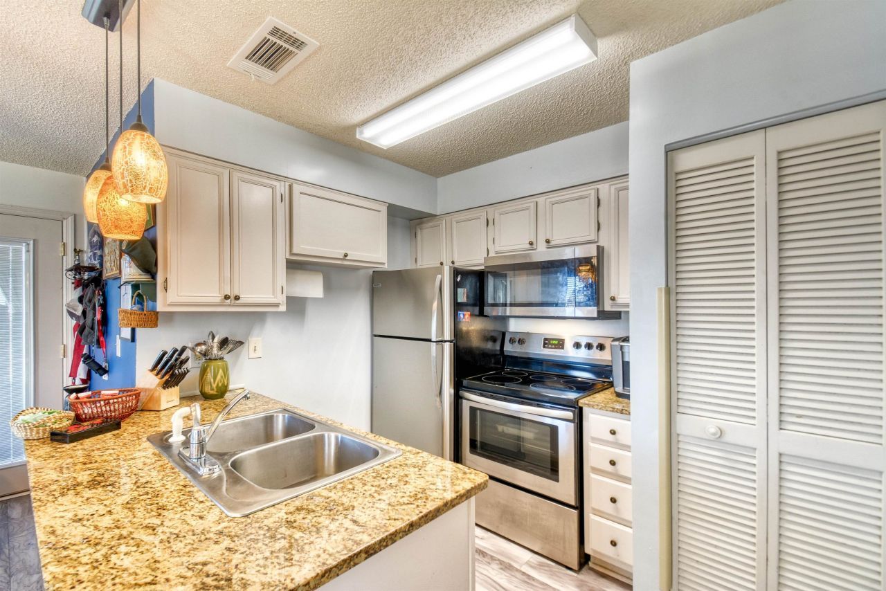 422 Tree Top Ct. Photo 14