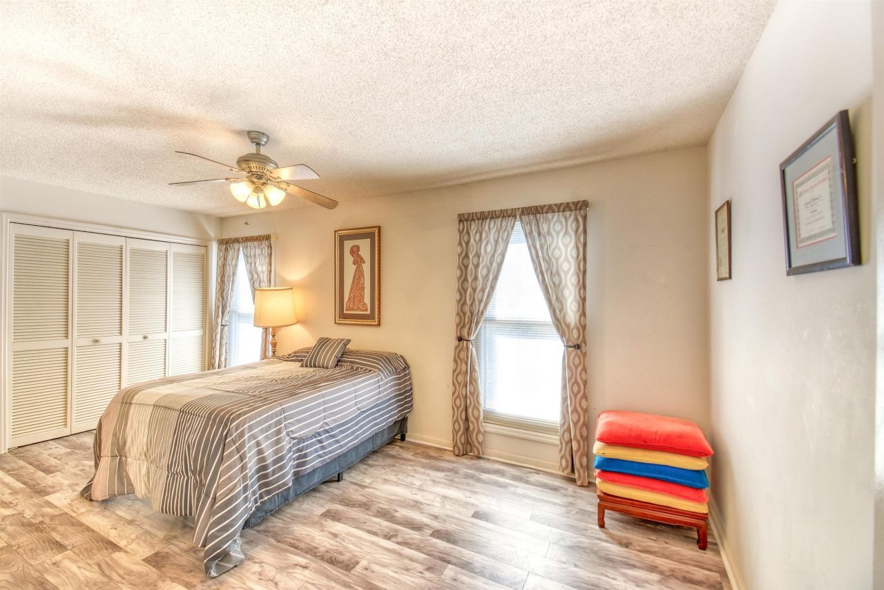 422 Tree Top Ct. Photo 17