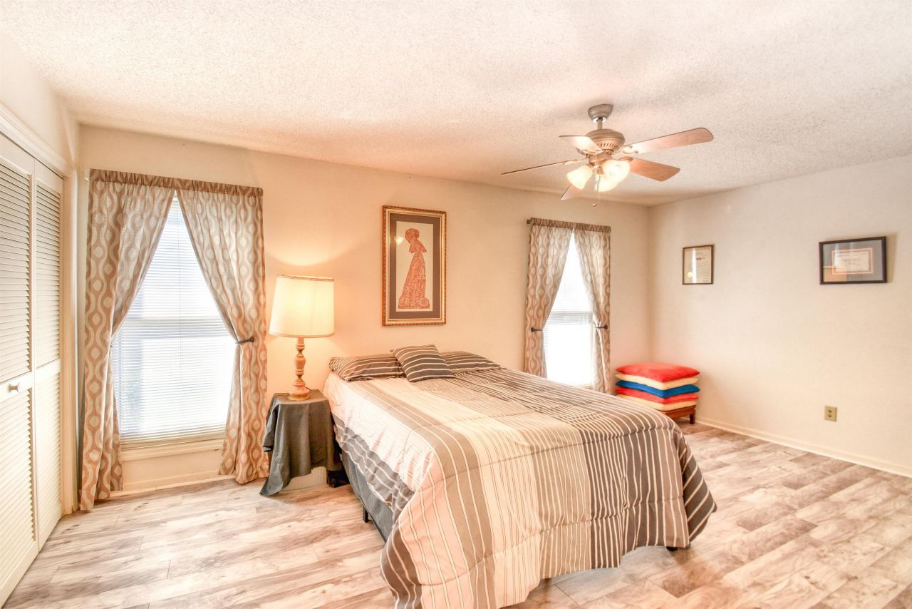 422 Tree Top Ct. Photo 18