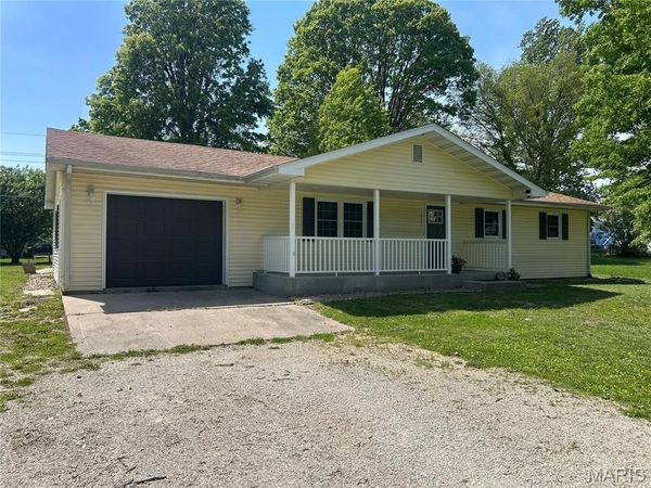 1121 Brooklane Drive E, Carrollton, IL 62016