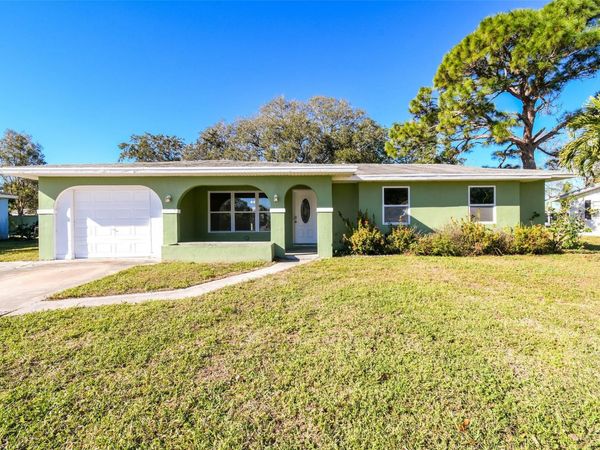 332 NE Cullman Court, Port St Lucie, FL 34983