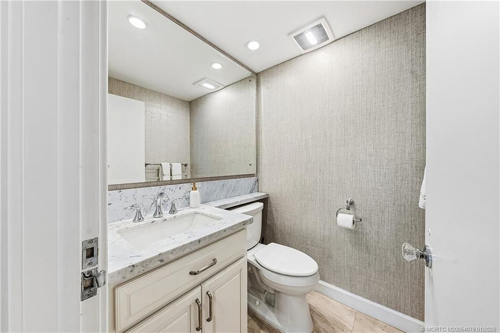 2001 SE Sailfish Point Boulevard, Unit 313, Stuart, FL 34996 Photo