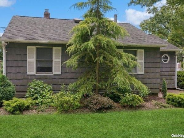 5 Leafy Way, Aquebogue, NY 11931