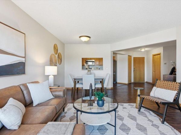 2425 E Franklin Avenue, Unit 212, Minneapolis, MN 55406