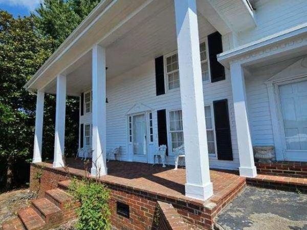 224 Mark Twain Avenue W, Jamestown, TN 38556