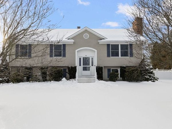 45 Obannon Pl, Swansea, MA 02777