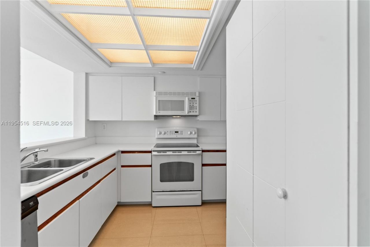 400 S Pointe Dr, Unit 807, Miami Beach, FL 33139 Photo