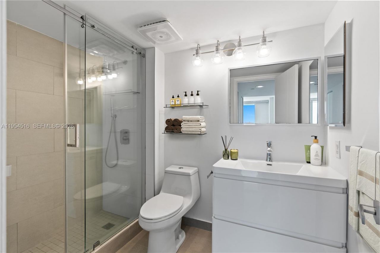 400 S Pointe Dr, Unit 807, Miami Beach, FL 33139 Photo