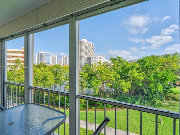 2930 Point East Dr, Unit E312, Aventura, FL 33160