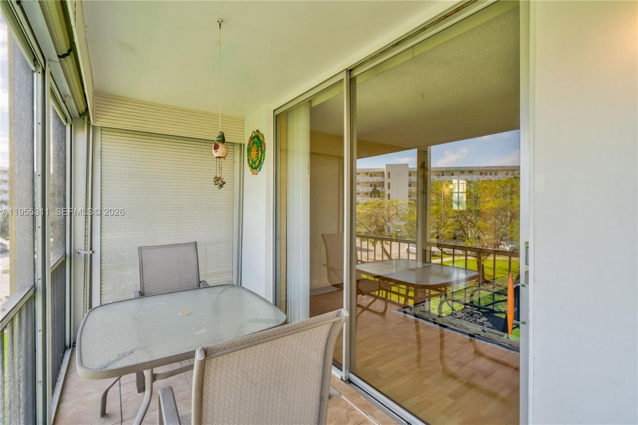 2930 Point East Dr, Unit E312, Aventura, FL 33160 Photo