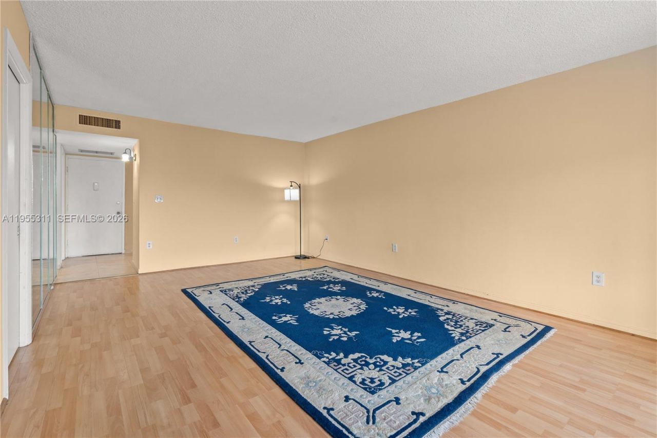 2930 Point East Dr, Unit E312, Aventura, FL 33160 Photo