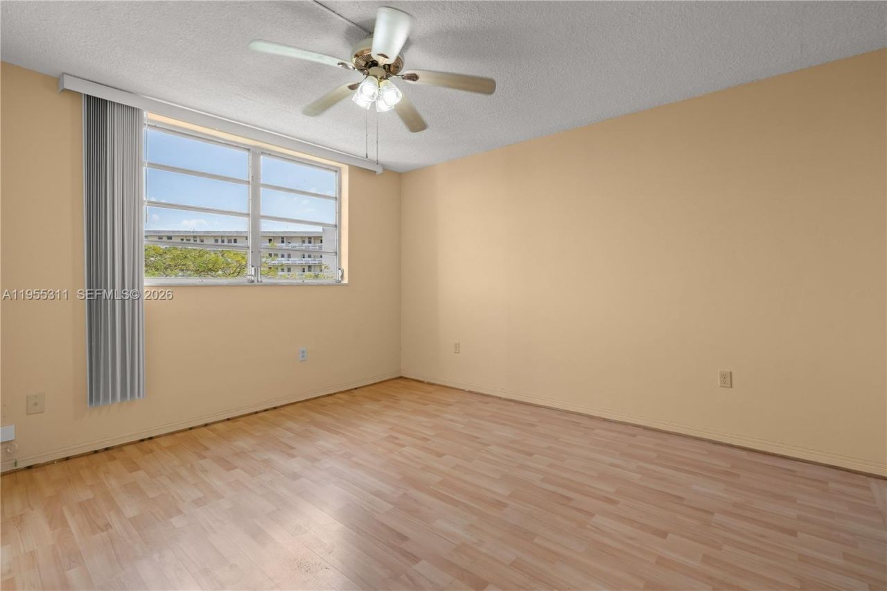 2930 Point East Dr, Unit E312, Aventura, FL 33160 Photo