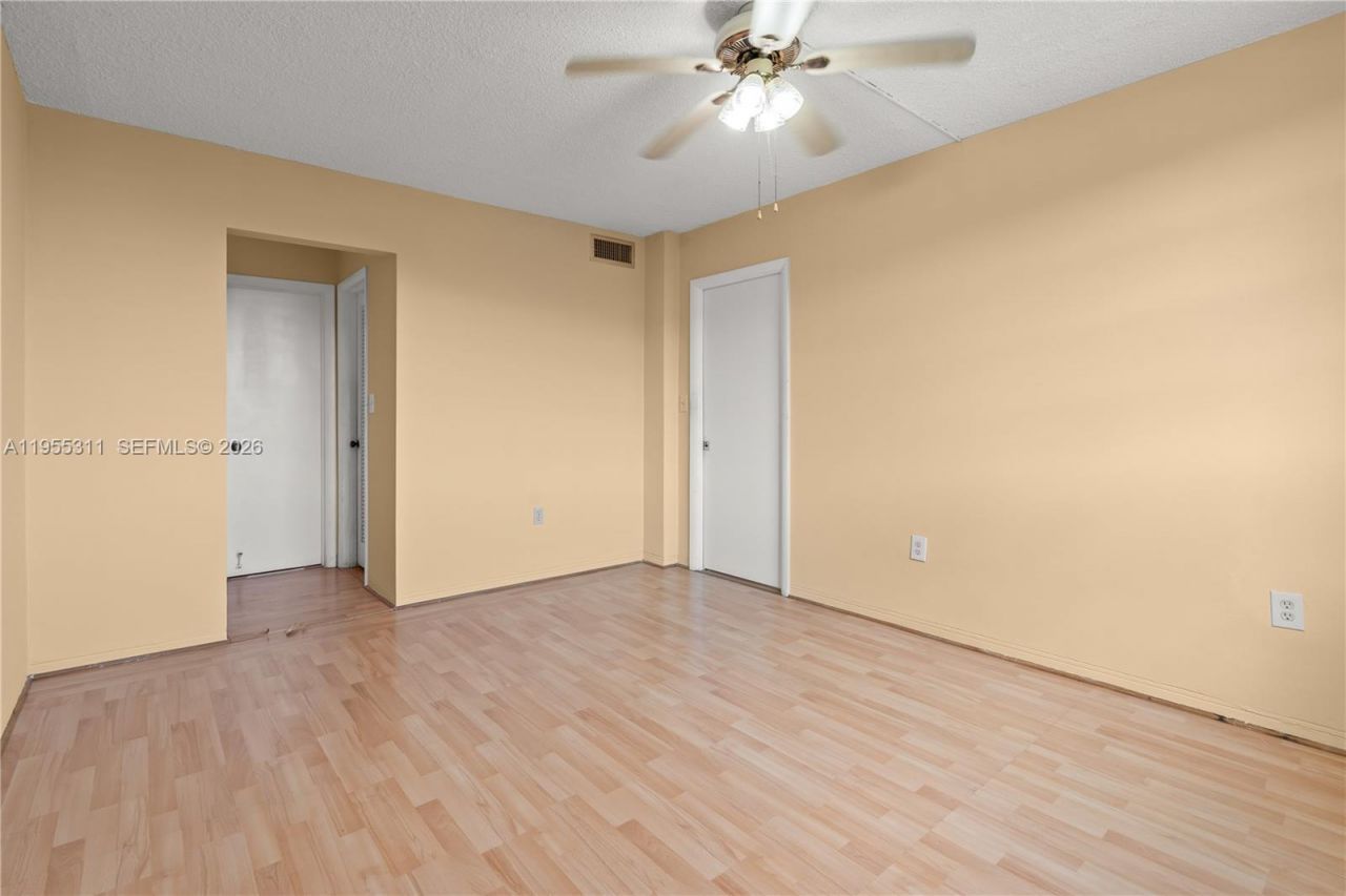 2930 Point East Dr, Unit E312, Aventura, FL 33160 Photo