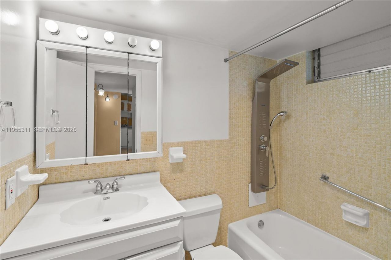 2930 Point East Dr, Unit E312, Aventura, FL 33160 Photo