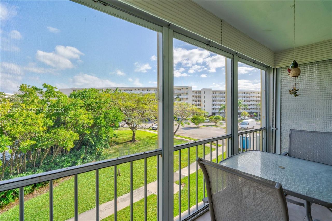 2930 Point East Dr, Unit E312, Aventura, FL 33160 Photo