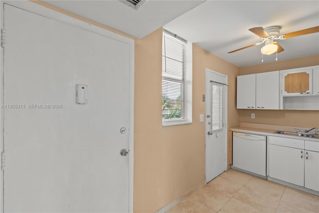 2930 Point East Dr, Unit E312, Aventura, FL 33160 Photo