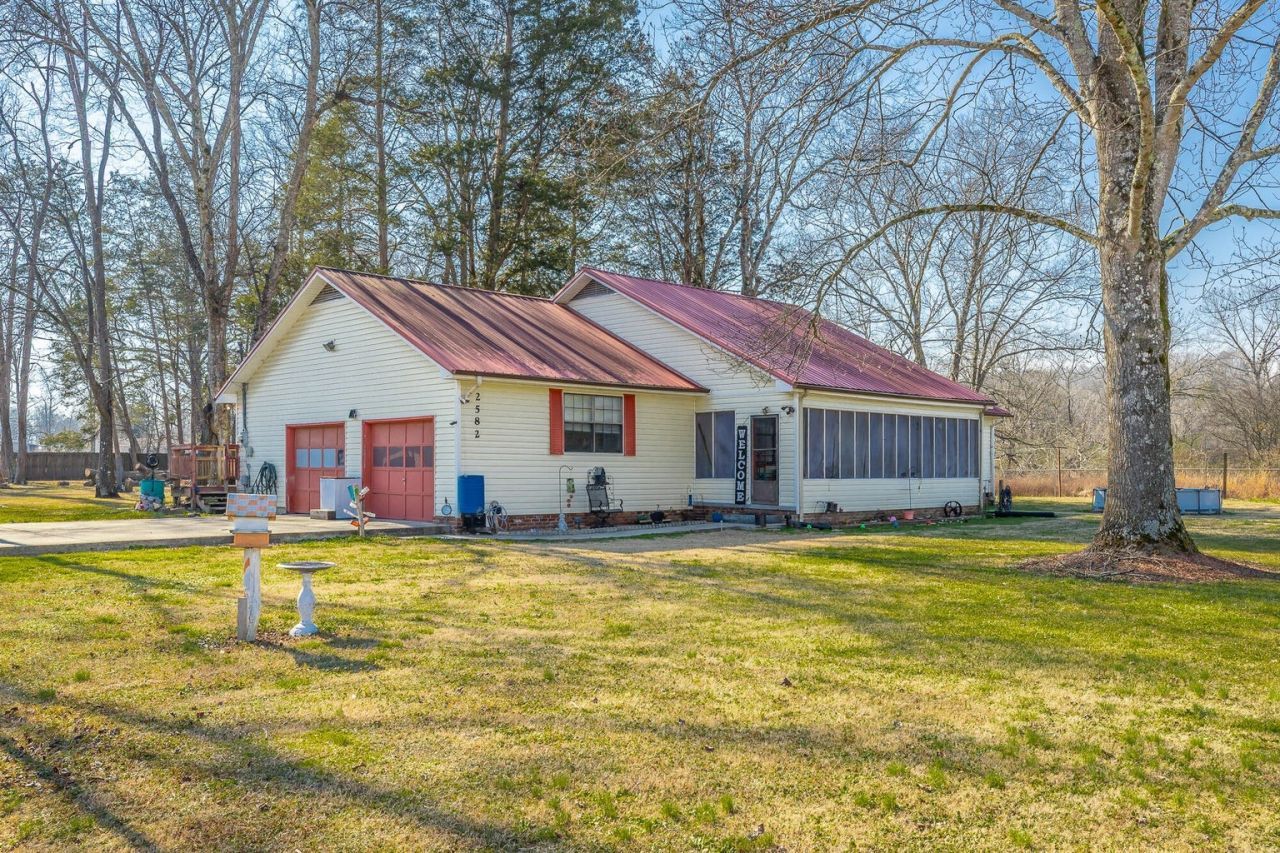 2582 E Valley Rd Jasper, TN 37347