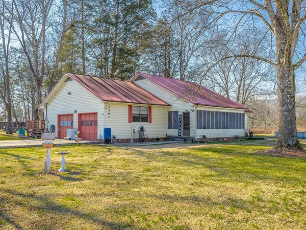 2582 E Valley Rd, Jasper, TN 37347