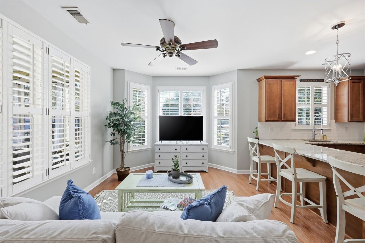 3011 Treadwell Street Photo 10