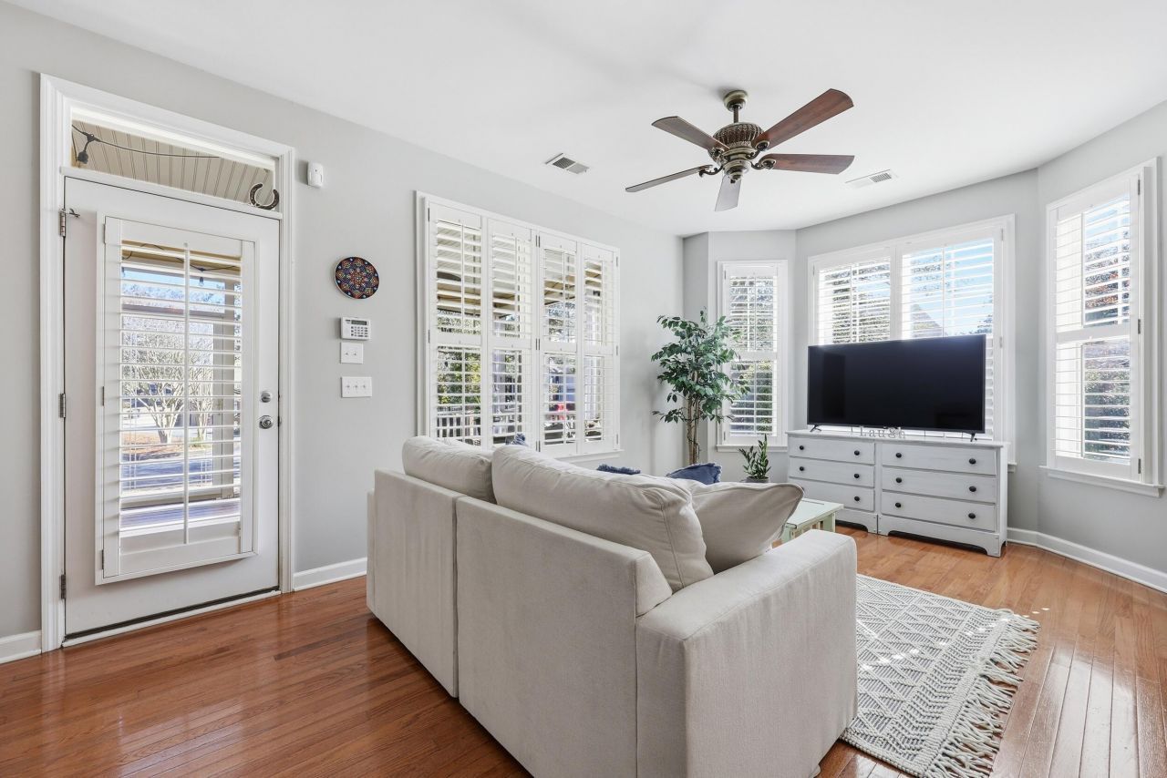 3011 Treadwell Street Photo 11