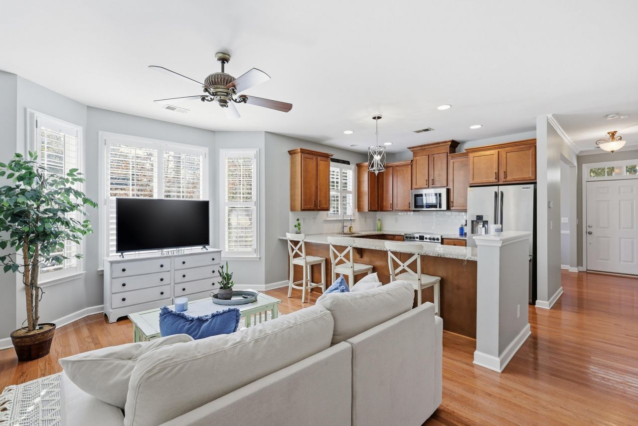 3011 Treadwell Street Photo 12