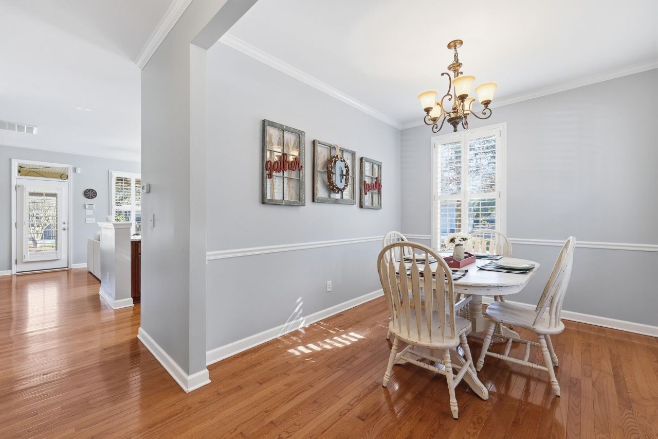 3011 Treadwell Street Photo 5