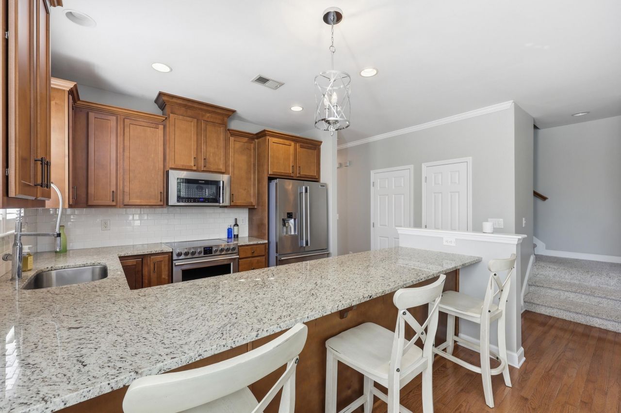 3011 Treadwell Street Photo 7