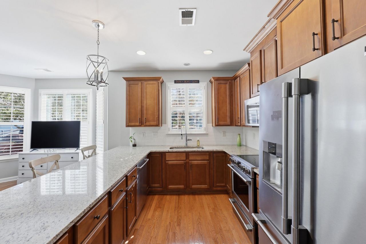 3011 Treadwell Street Photo 8