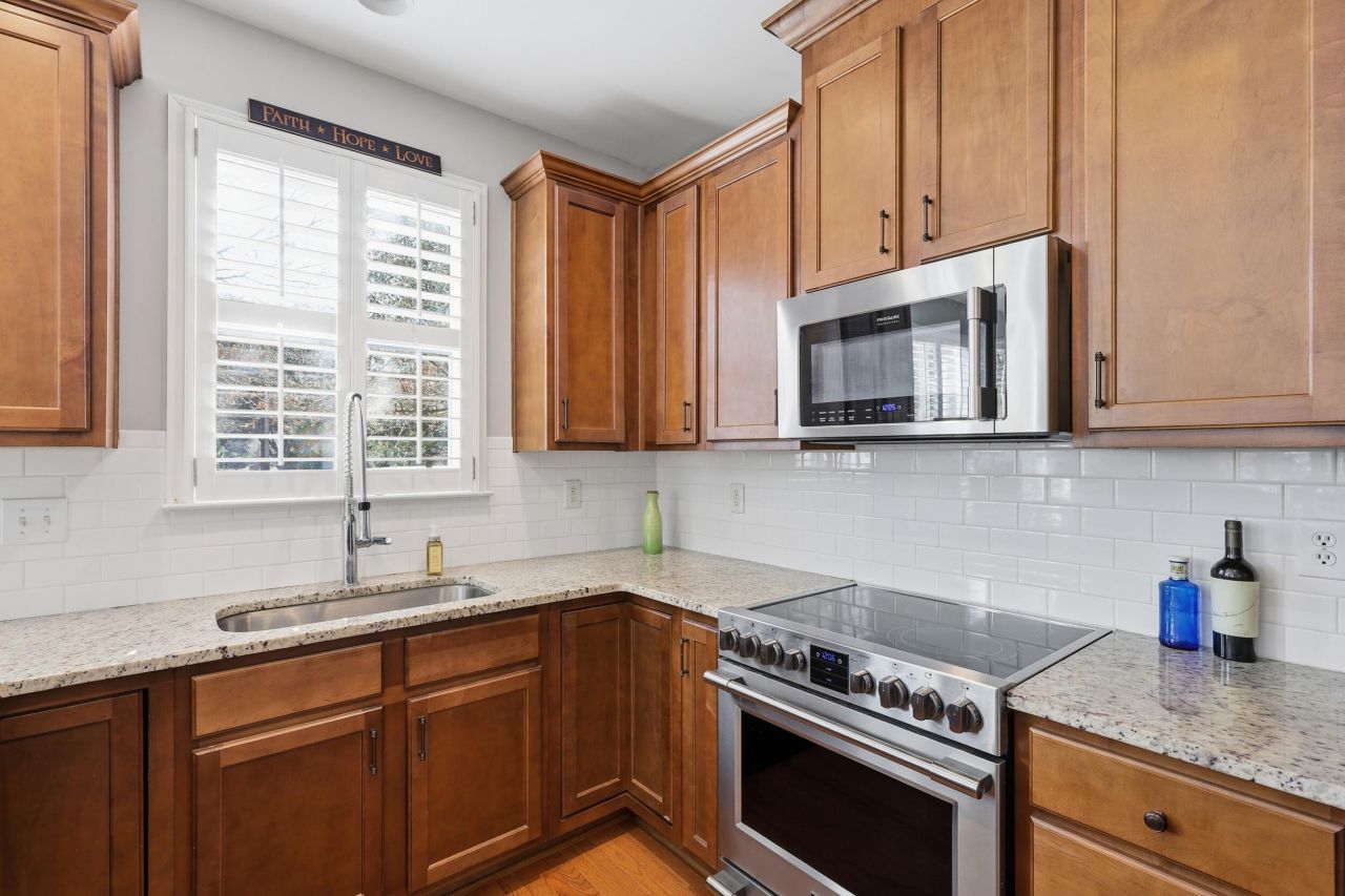 3011 Treadwell Street Photo 9