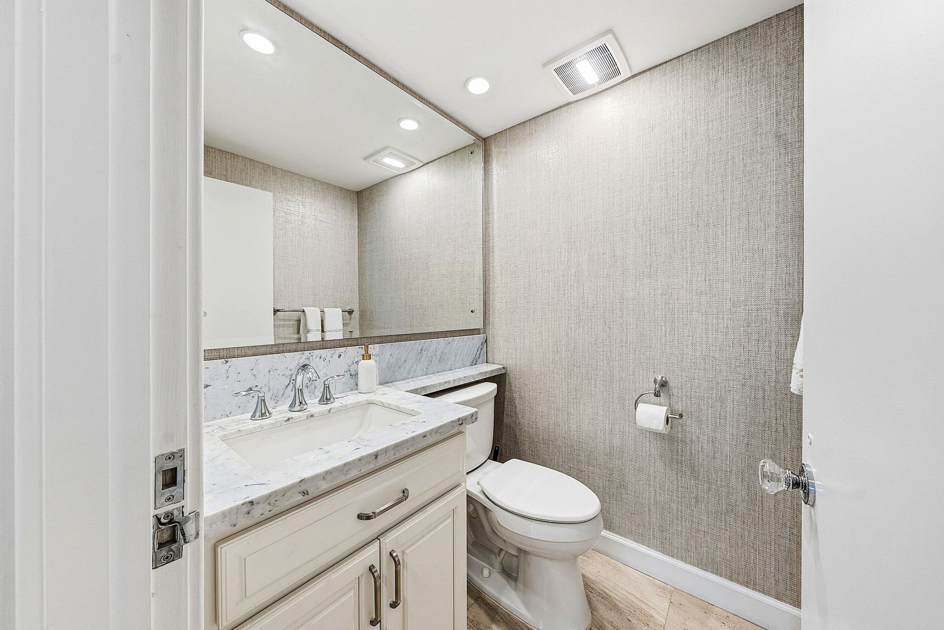 2001 SE Sailfish Point Boulevard, Unit 313, Stuart, FL 34996 Photo