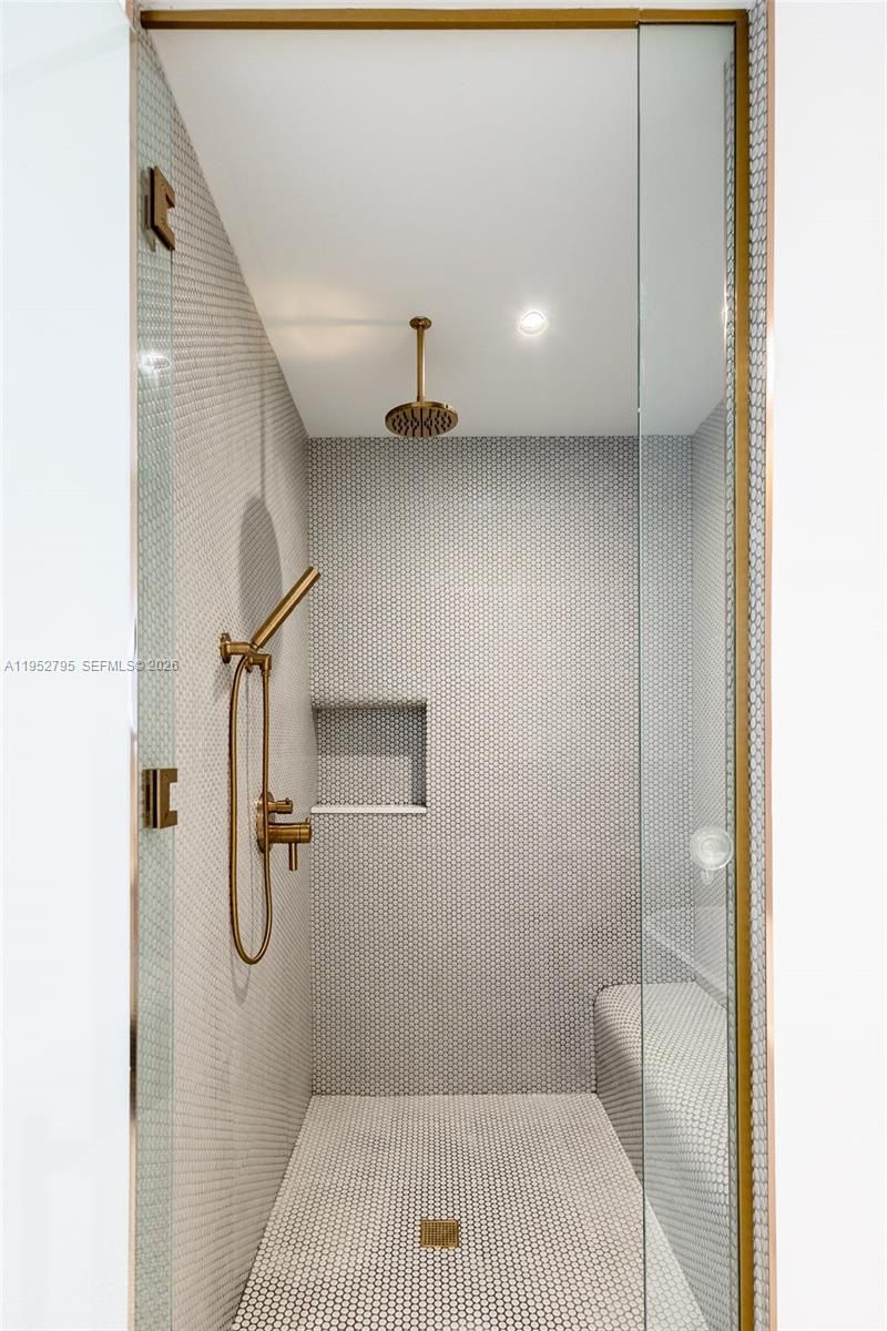 2678 Tigertail Ave, Unit 1707, Miami, FL 33133 Photo