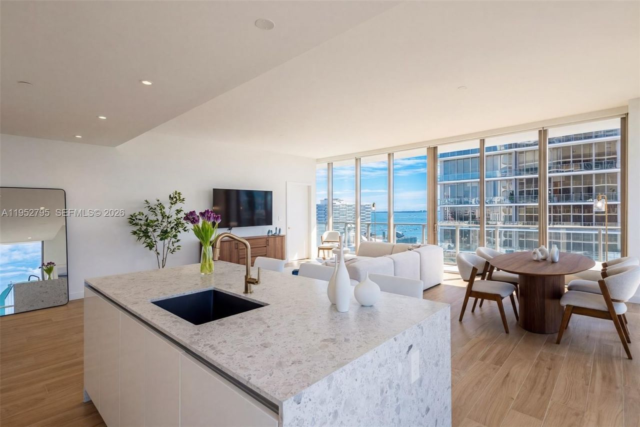 2678 Tigertail Ave, Unit 1707, Miami, FL 33133 Photo