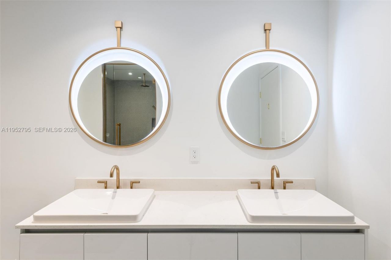 2678 Tigertail Ave, Unit 1707, Miami, FL 33133 Photo