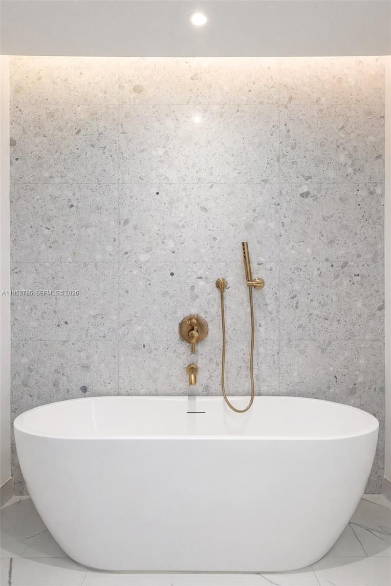 2678 Tigertail Ave, Unit 1707, Miami, FL 33133 Photo