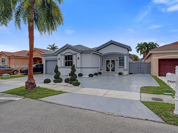 7952 NW 198th St, Hialeah, FL 33015