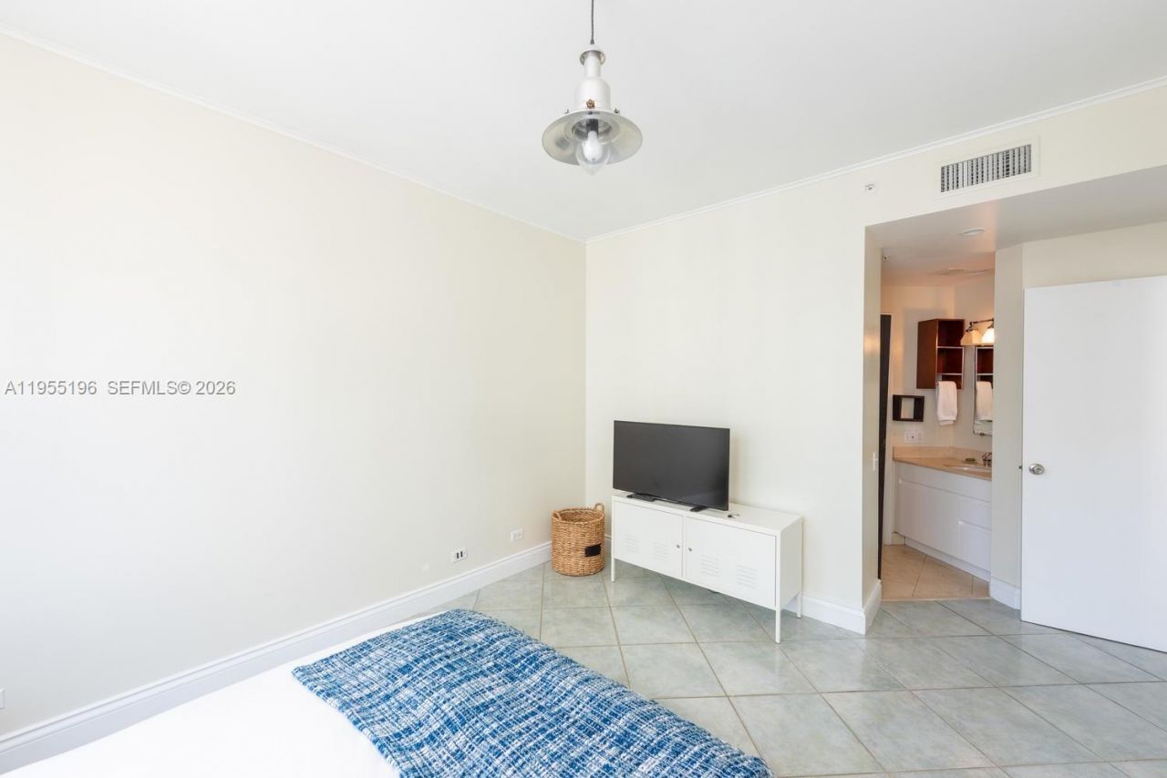 888 Brickell Key Dr, Unit 2201, Miami, FL 33131 Photo