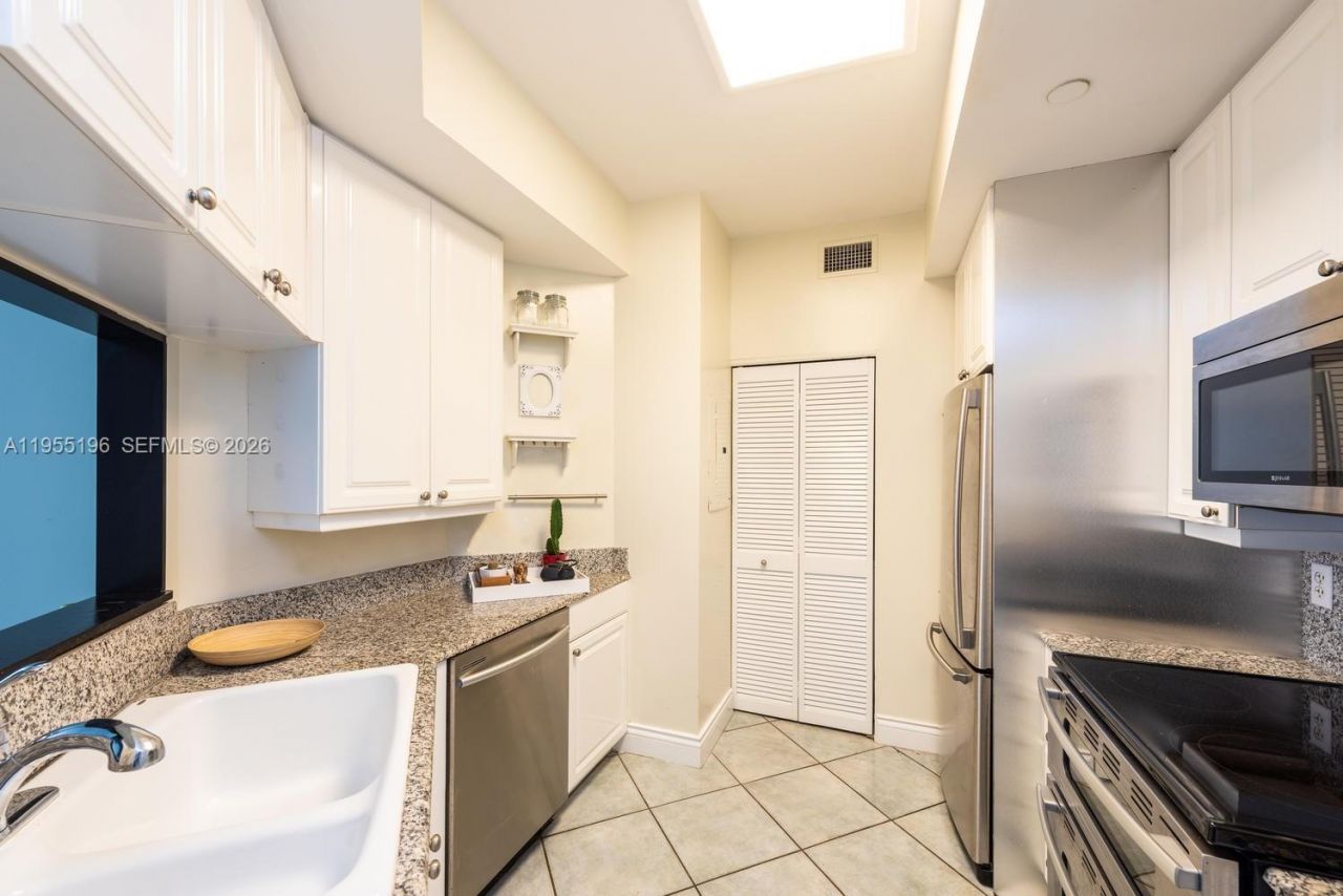 888 Brickell Key Dr, Unit 2201, Miami, FL 33131 Photo