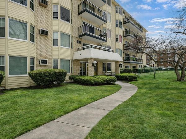 5510 LINCOLN Avenue, Unit 101, Morton Grove, IL 60053