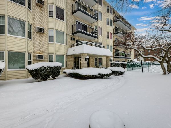 5510 LINCOLN Avenue, Unit 101, Morton Grove, IL 60053